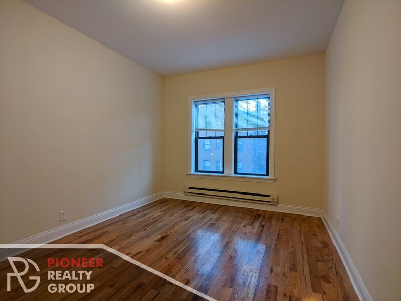 Building Photo - 630 W Cornelia Ave