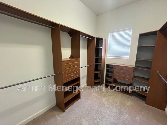 Building Photo - 1146 Bolton Pl