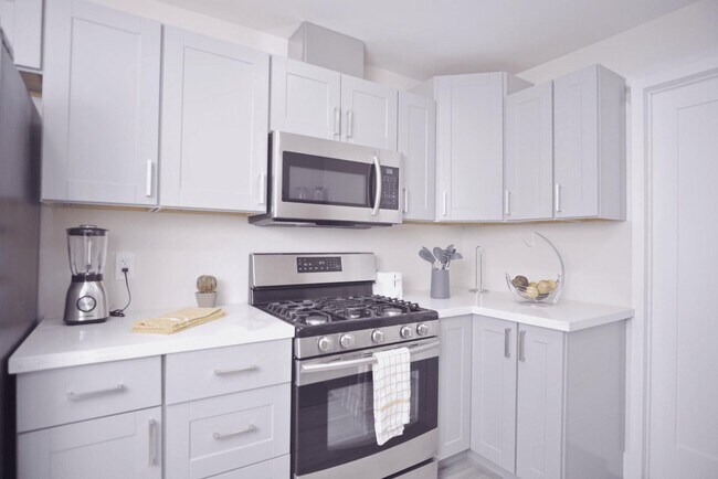 Building Photo - 2543 E Brill St