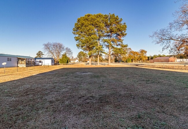 Building Photo - Adorable Brick Ranch 3 BR | 1.5 BA in Goldsboro