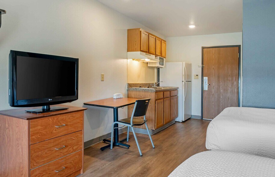 Building Photo - Furnished Studio-Indianapolis - Lawrence