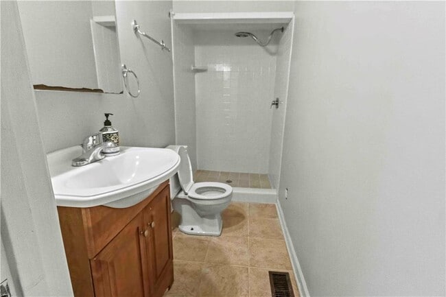 Building Photo - 2314 Wayside Dr