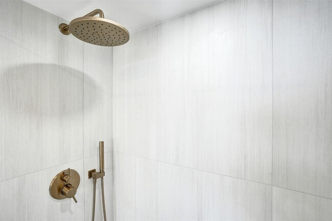 Building Photo - 209 N Fort Lauderdale Beach Blvd