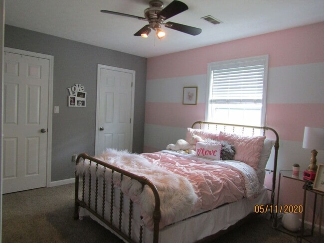 Building Photo - 802 Greenview Cir