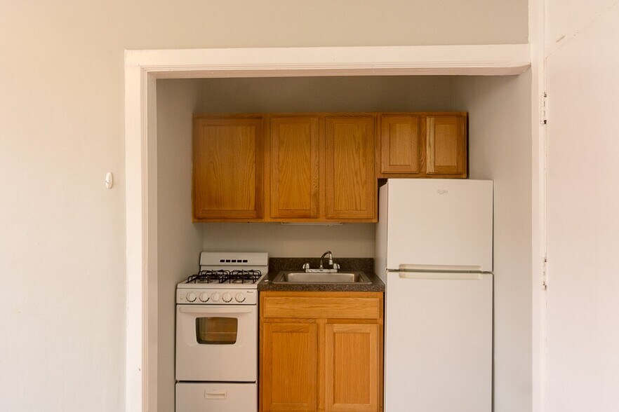 Building Photo - 3824 N Fremont