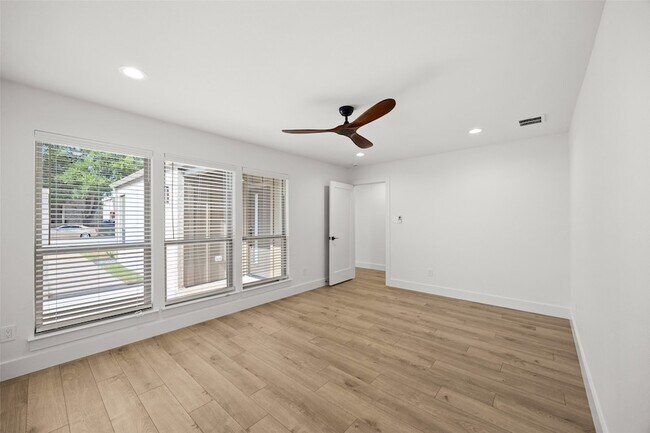 Building Photo - 2116 Trellis Pl