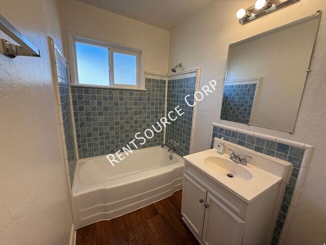 Building Photo - 44415 Lowtree Ave