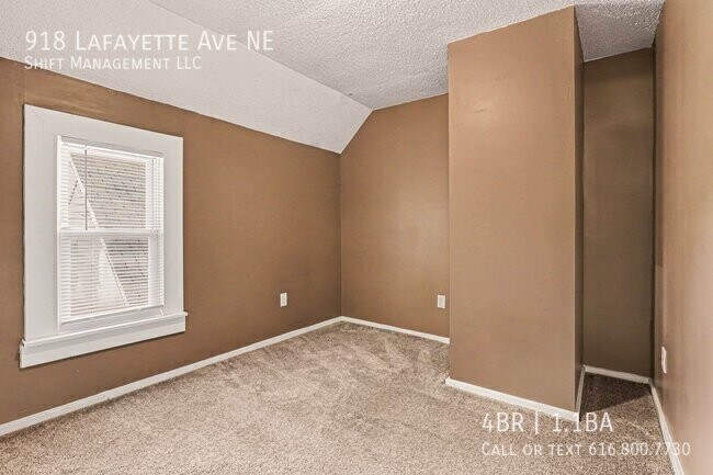 Building Photo - 918 Lafayette Ave NE