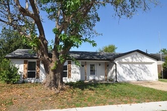 Building Photo - 132 Navajo Dr