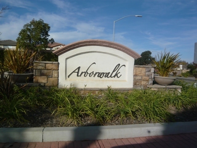 Building Photo - Great Value in Gated Community!