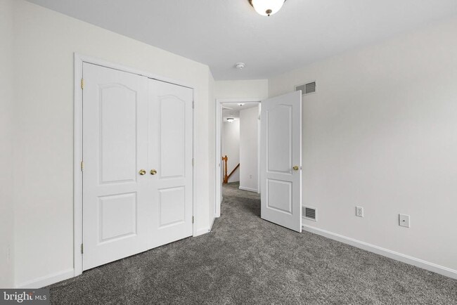 Building Photo - 20 Shady Tree Ct