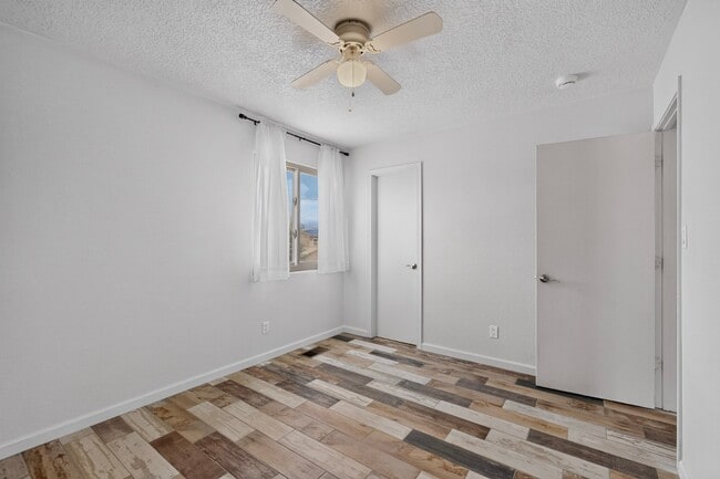 Building Photo - 624 Torretta Dr SW