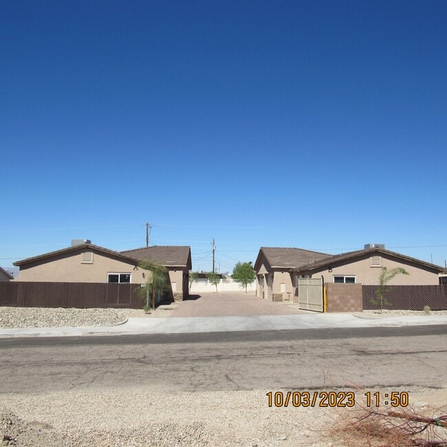 Building Photo - 2495 Palisades Dr