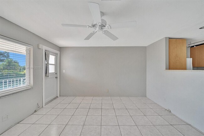Building Photo - 2909 Middle River Dr