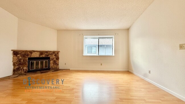 Building Photo - Spacious One Bedroom Condominium at Judro Manor