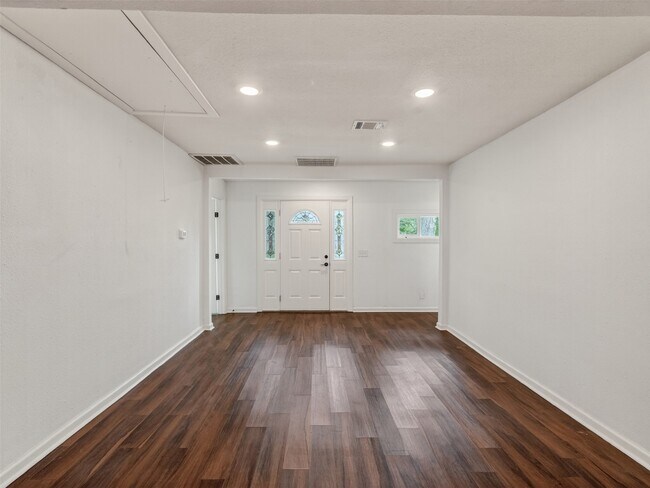 Building Photo - 11515 Iberia Dr