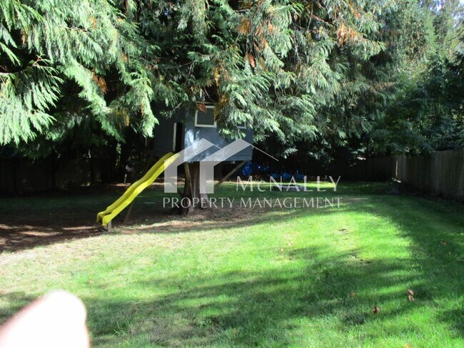 Building Photo - Modern 3-Bedroom, 2.5 Bath Home in a Point Richmond Ridge Cul-de-Sac