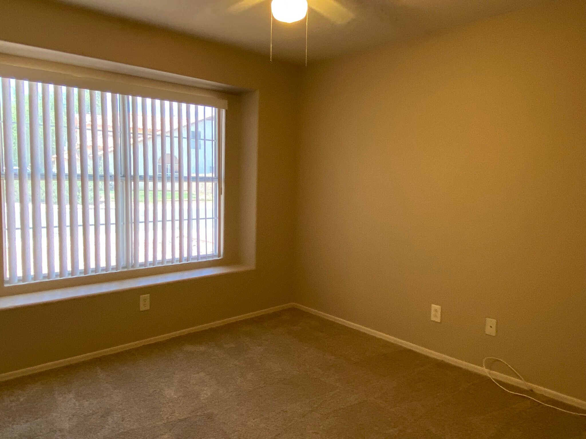 Building Photo - 31 S Ash Dr