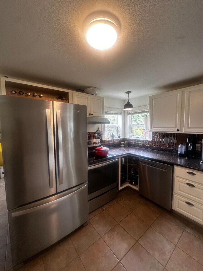 Building Photo - 1740 Marine Dr