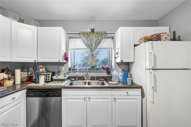 Building Photo - 5200 Royalton Rd