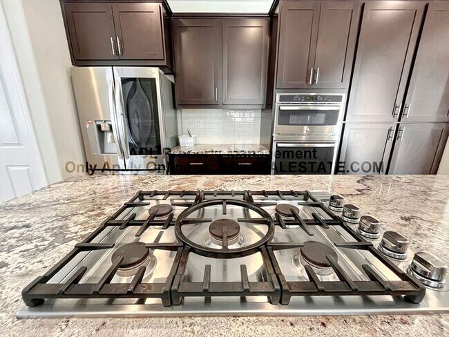 Building Photo - Beautiful 4 Bed / 3 Bath Home with Views —...