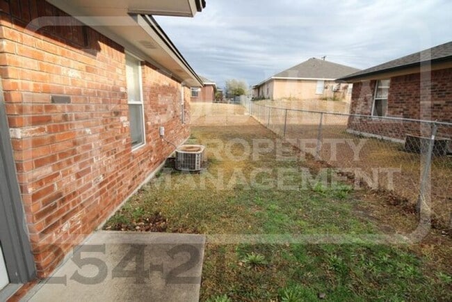 Building Photo - 2703 Lucille Dr