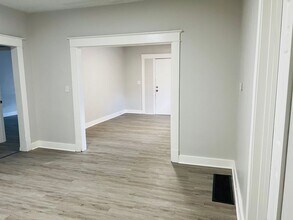 Building Photo - Gorgeous Renovated 3 Bedroom House!