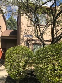 Building Photo - 27430 Evergreen Rd