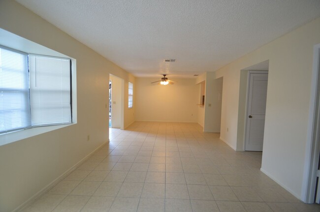 Building Photo - 3 B/2B 1st floor condo in Baywood Meadows!...