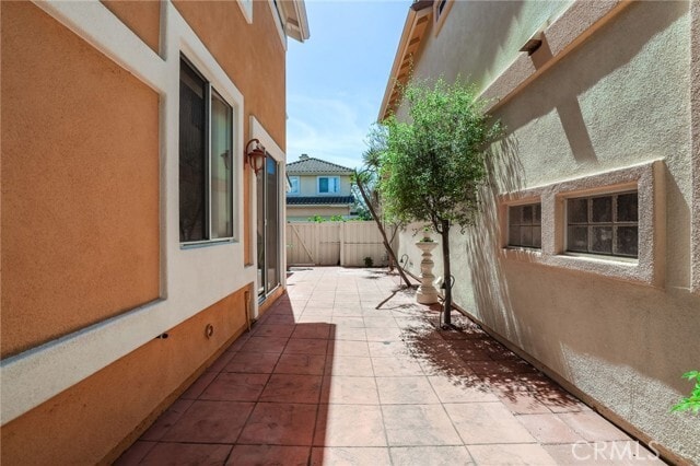 Building Photo - 66 Avanzare