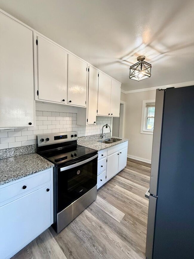 Building Photo - 222 Fontaine Dr