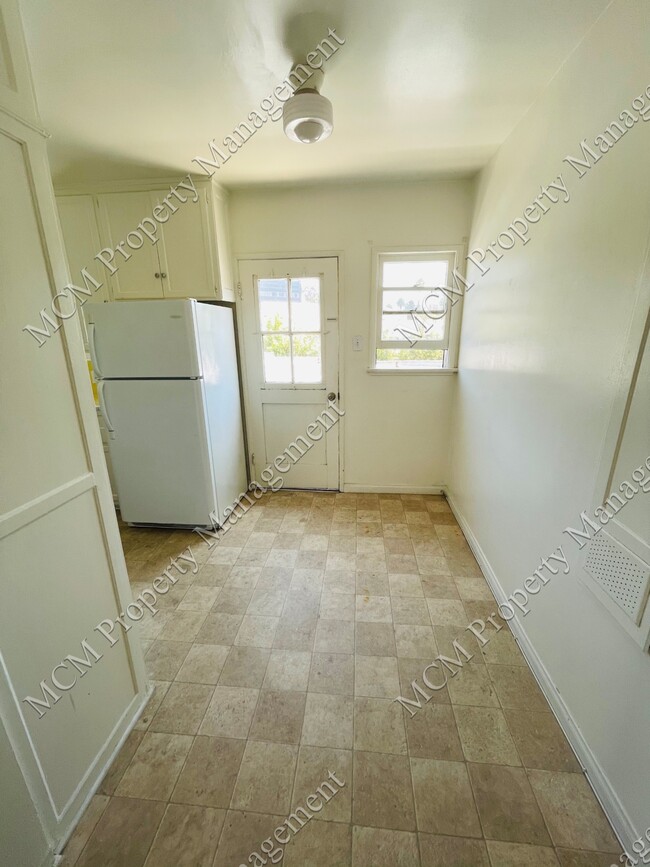 Unit 5 Dining Area - 11682 Darlington Ave