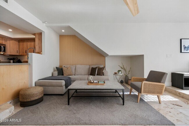 Building Photo - 1820 E Morten Ave