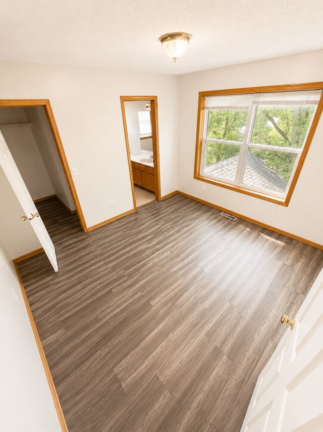 Building Photo - 1415 43rd Ave NE