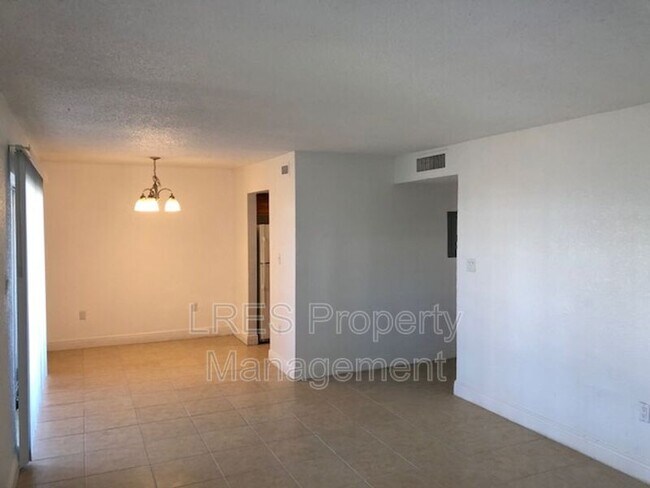 Building Photo - 4725 S Texas Ave