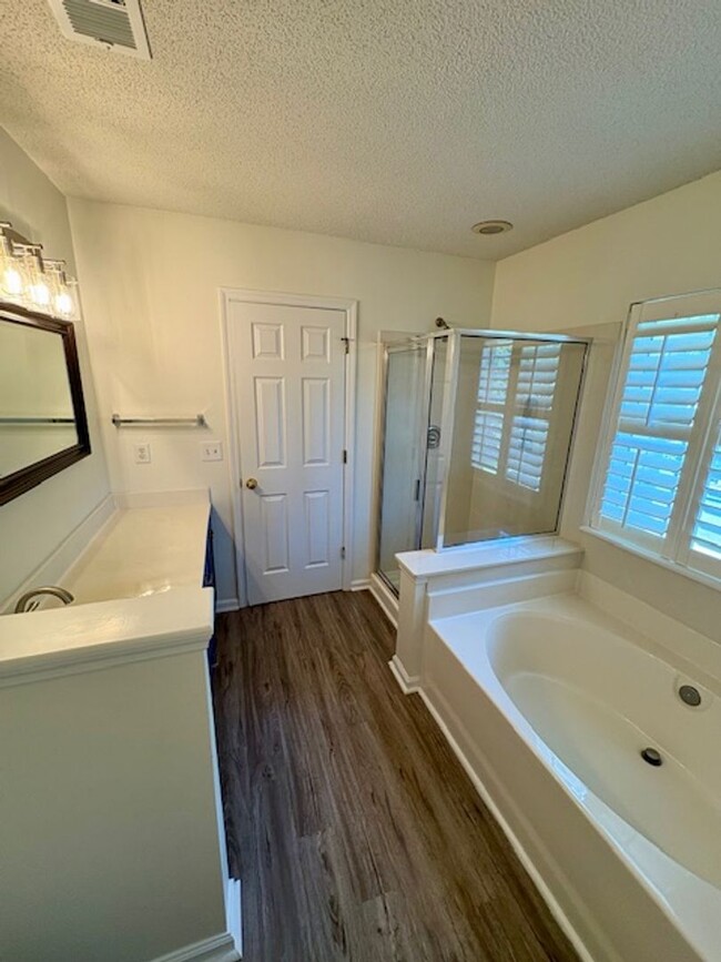 Building Photo - Lovely Updated Home in Grand Oaks