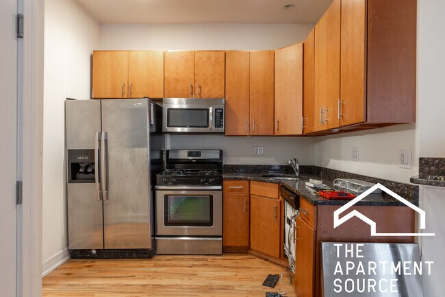 Building Photo - 2835 N Damen Ave