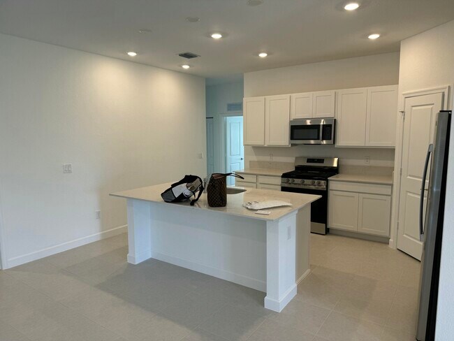 Building Photo - 10501 NW Suncrest Lp