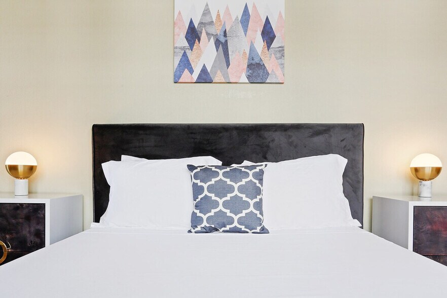 Building Photo - 1041 Constance St