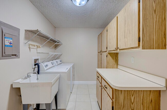 Building Photo - 601 Sabal Ridge Cir