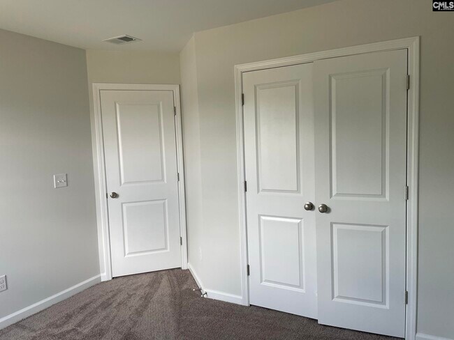 Building Photo - 129 Kings Parish Ct