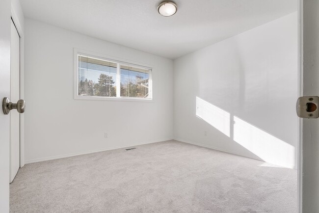 Building Photo - Beautiful 3 Bed, 2 Bath Rental Home in Beaverton!