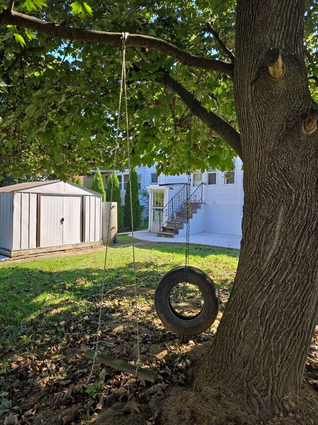 Building Photo - 4-5 Bedroom, 2 Bathroom 2-Story Detached H...