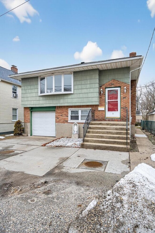 Building Photo - 9 Bay Beach Ave