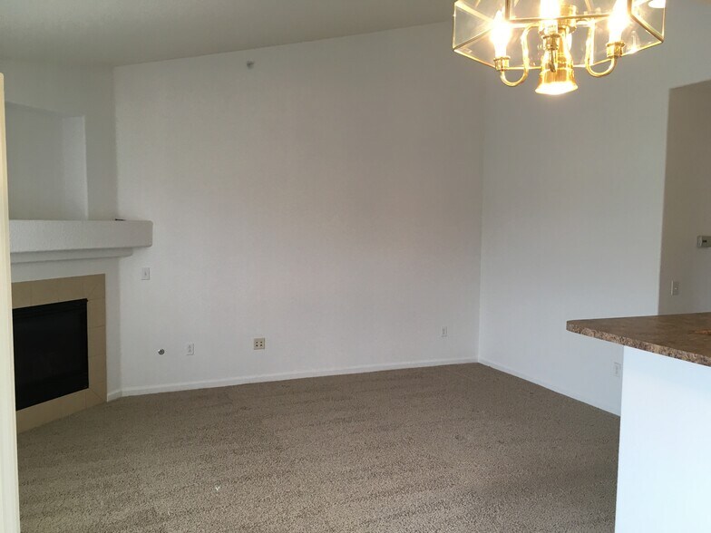 Building Photo - 8520 S Holland Ln