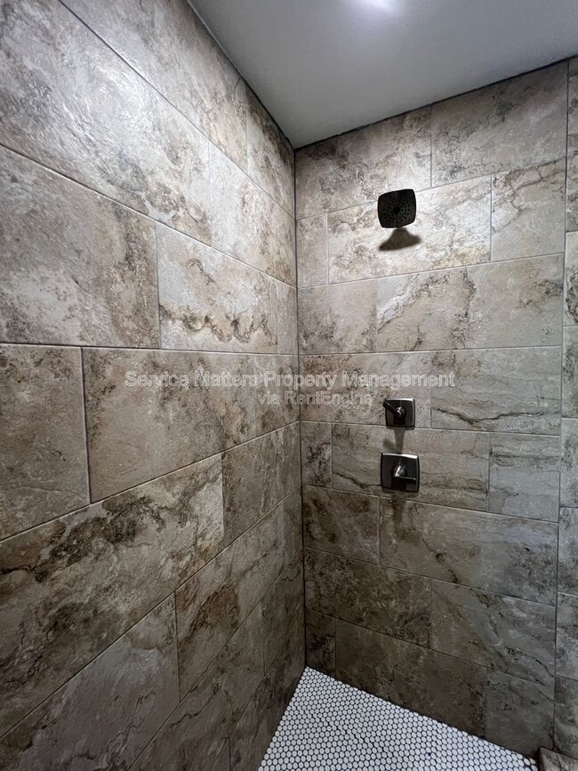 Building Photo - 4527 Plowman Ln