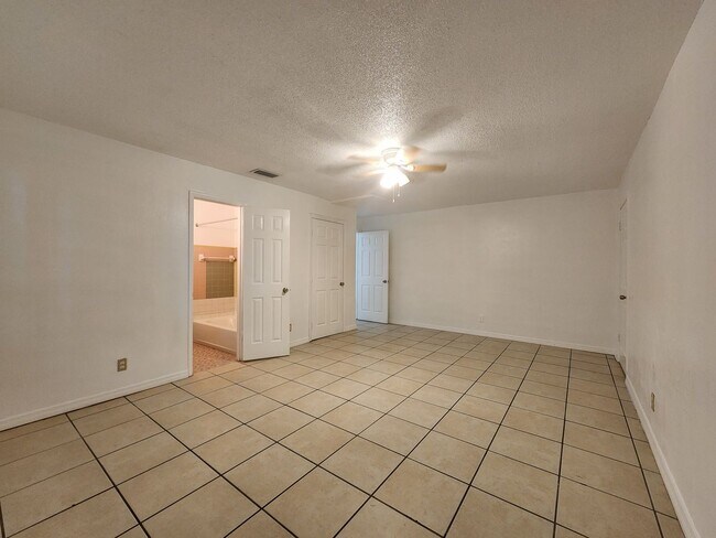 Building Photo - 4 Bedroom Single Family Home