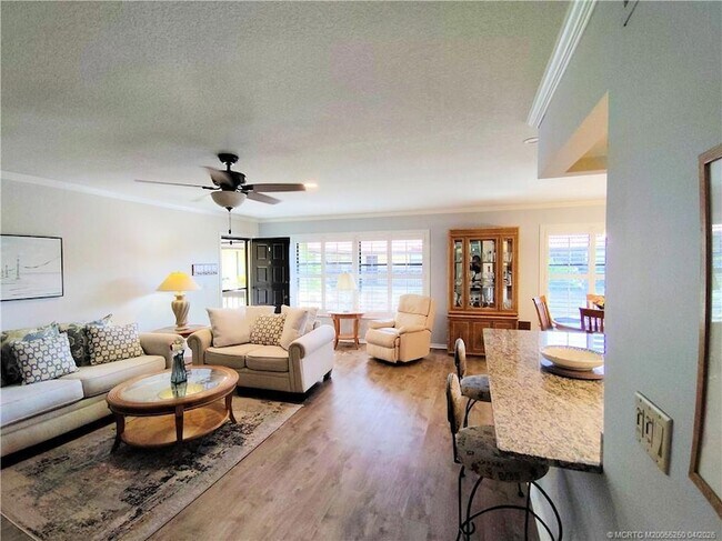 Building Photo - 511 SW South River Dr