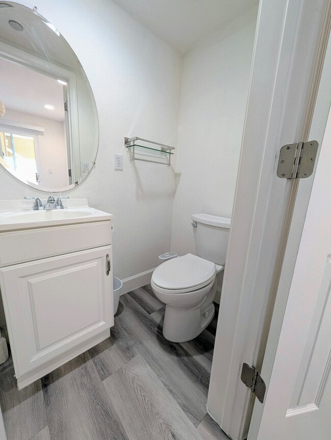 Building Photo - 827 Harmony Pl