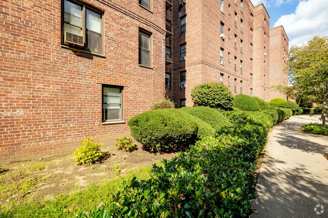 Building Photo - Briarfield